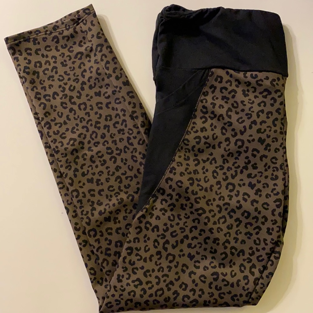 White Birch. Olive Cheetah & Black Leggings with Pockets. XLarge.